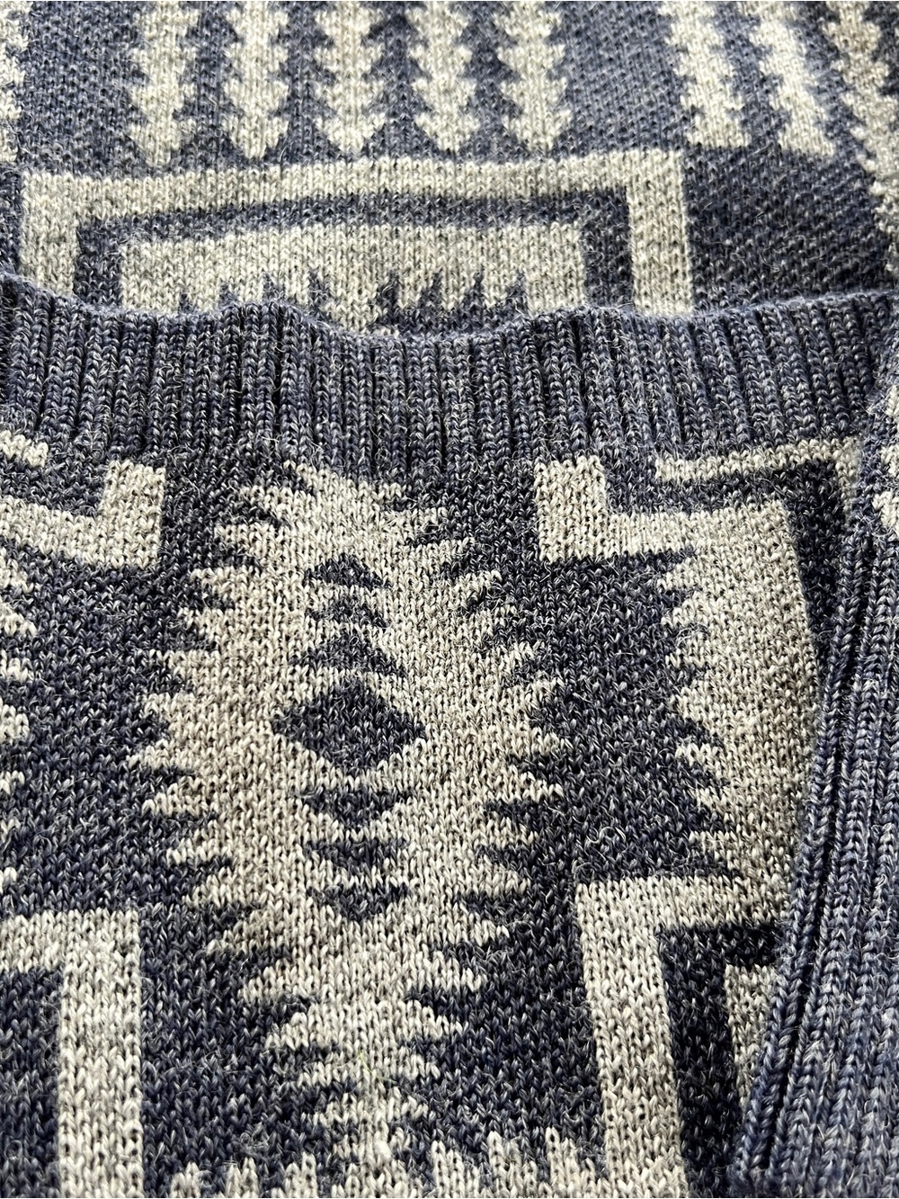 Pendleton Women’s Patterned Wool Blend Cardigan Sweater - Picture 3 of 4